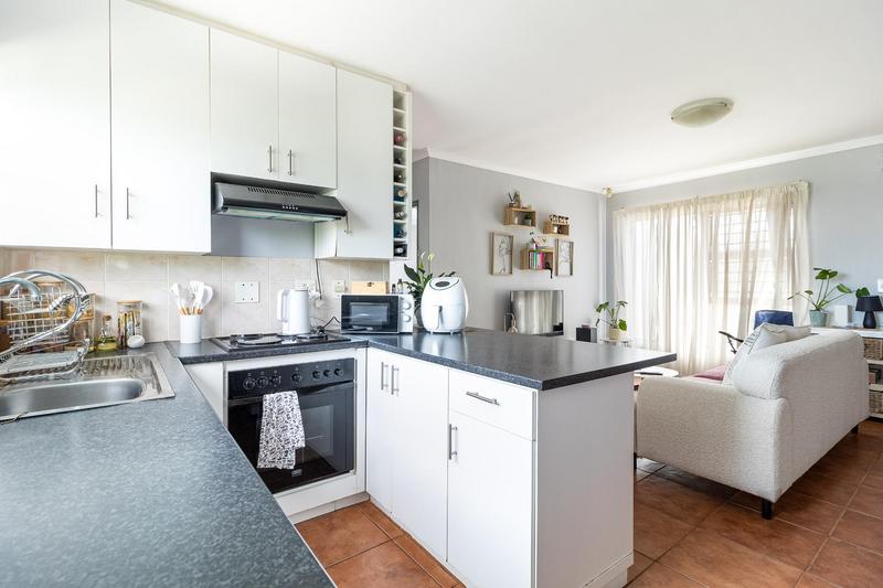 2 Bedroom Property for Sale in Vredekloof East Western Cape